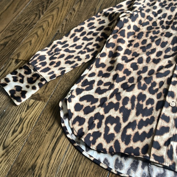 H&M cheeta button down - Picture 4 of 5